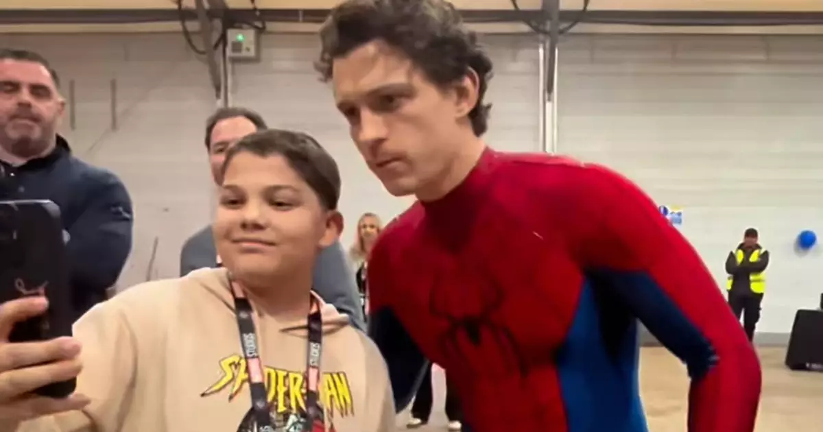 Fã participa das gravações de Homem-Aranha 4 e conhece Tom Holland