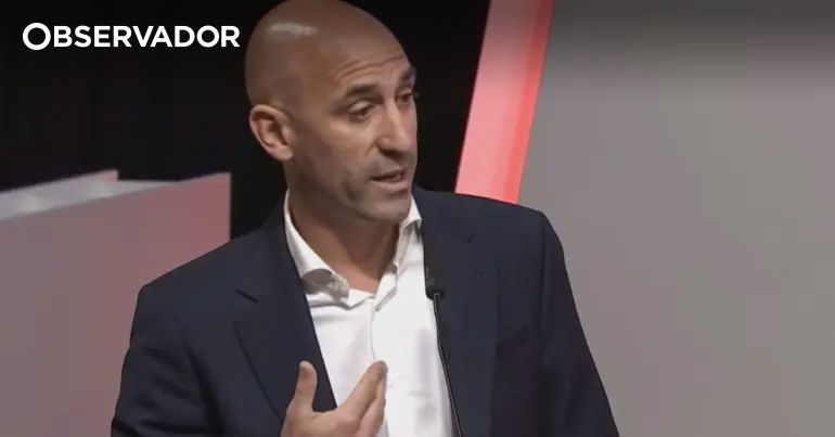 Rubiales atacado com ovos por tio no lançamento do seu livro – Observador