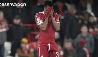 Liverpool, o recorde com 72 anos e "uma equipa na m****" – Observador