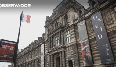Mais duas pessoas acusadas no caso do roubo no Louvre – Observador