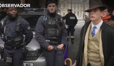 "Fedora Man". O mistério do Louvre é um jovem de 15 anos – Observador