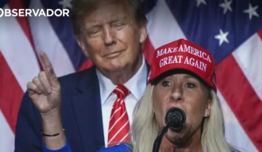 Greene. A estrela MAGA que agora é uma "traidora" para Trump – Observador