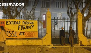 Alunos fecham Liceu Camões em protesto pelo fim ao fóssil – Observador