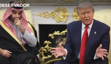 Tensão na Sala Oval. "Estás a embaraçar o meu convidado" – Observador