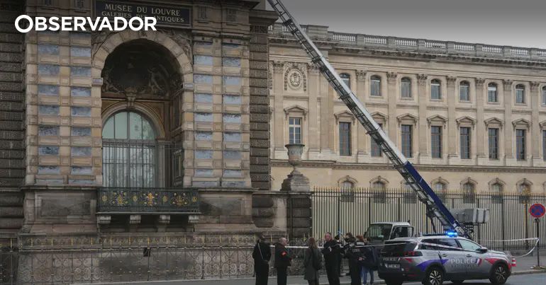 Louvre. Uma das palavras-passe era... Louvre – Observador