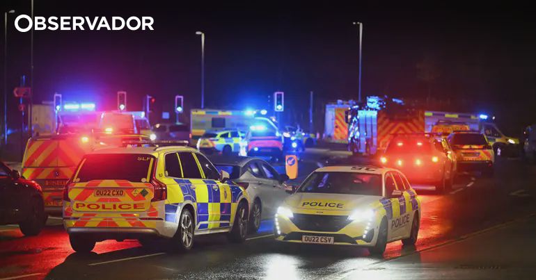 Polícia diz que várias pessoas foram esfaqueadas em comboio – Observador