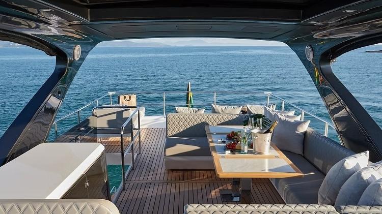 Lanche conta com diversos itens de luxo 