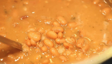 Pouca gente sabe, mas colocar esse tempero em pó na água do feijão pode melhorar a digestão e evitar gases