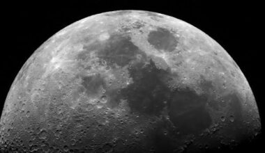 Imagem da superfície da Lua captada por um telescópio na Terra