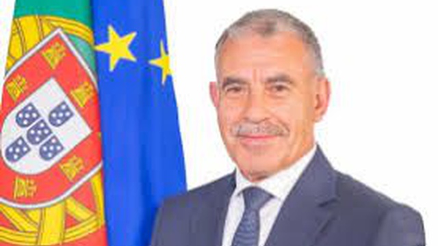 Governo desafia famílias portuguesas no estrangeiro a falarem português em casa