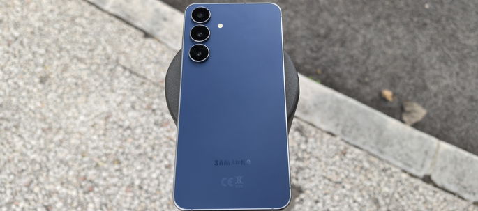 Samsung Galaxy S25 FE painel traseiro azul