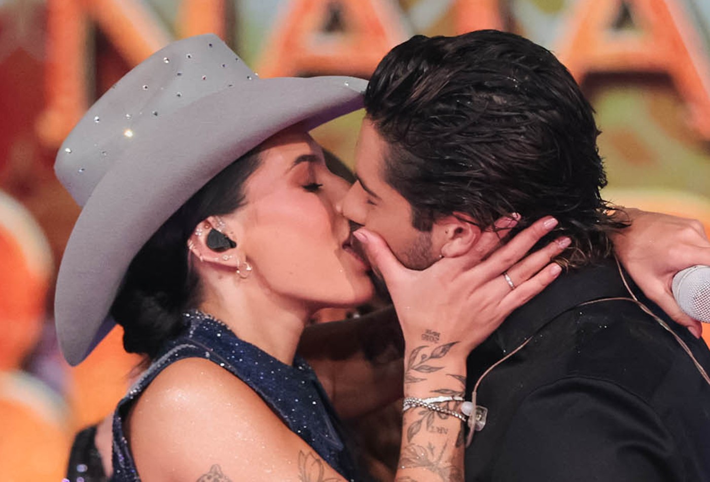 Zé Felipe e Ana Castela beijam muito (!!!) em gravação; fotos