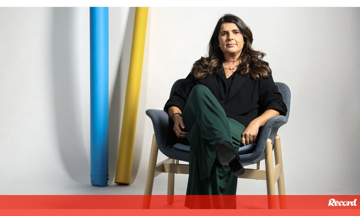 Helena Costa sem mágoa do Clermont: «Durou pouco porque não engoli sapos» - Estoril