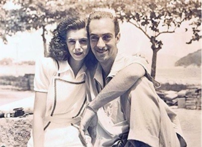 Janete Clair e o marido, Dias Gomes, em Santos — Foto: Divulgação