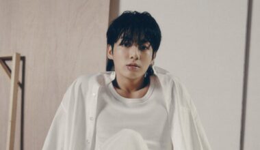 Jungkook, do BTS, em Concept Photo para "GOLDEN"