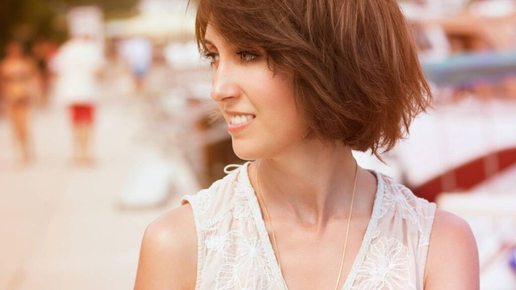 O corte de cabelo repicado que voltou com tudo em novembro de 2025