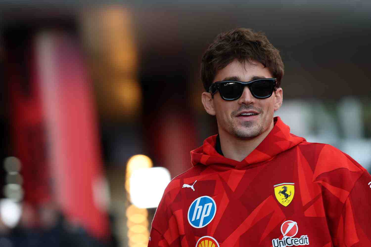 F1, Charles Leclerc revela telefonema de John Elkann após críticas à Ferrari