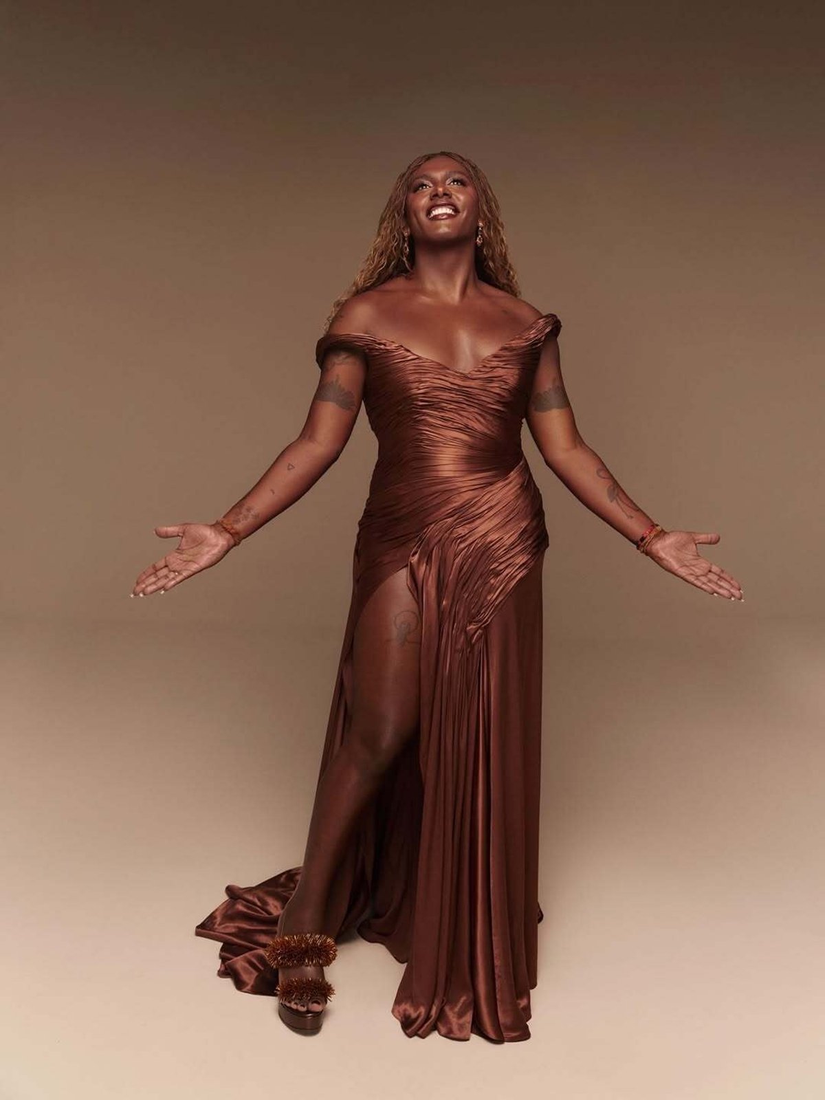 liniker estilo moda musica grammy latino