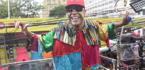 Márcio Victor, do Psirico, em trio elétrico em Salvador