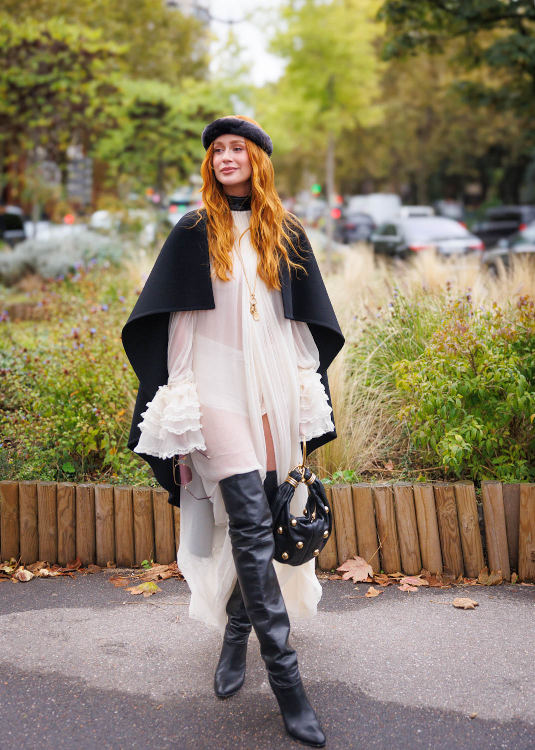 Marina Ruy Barbosa aposta em look com transparência em Paris