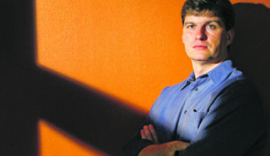 Michael Burry que apostou contra Nvidia e Palantir encerra fundo devido a "avaliações desconectadas com o mercado"