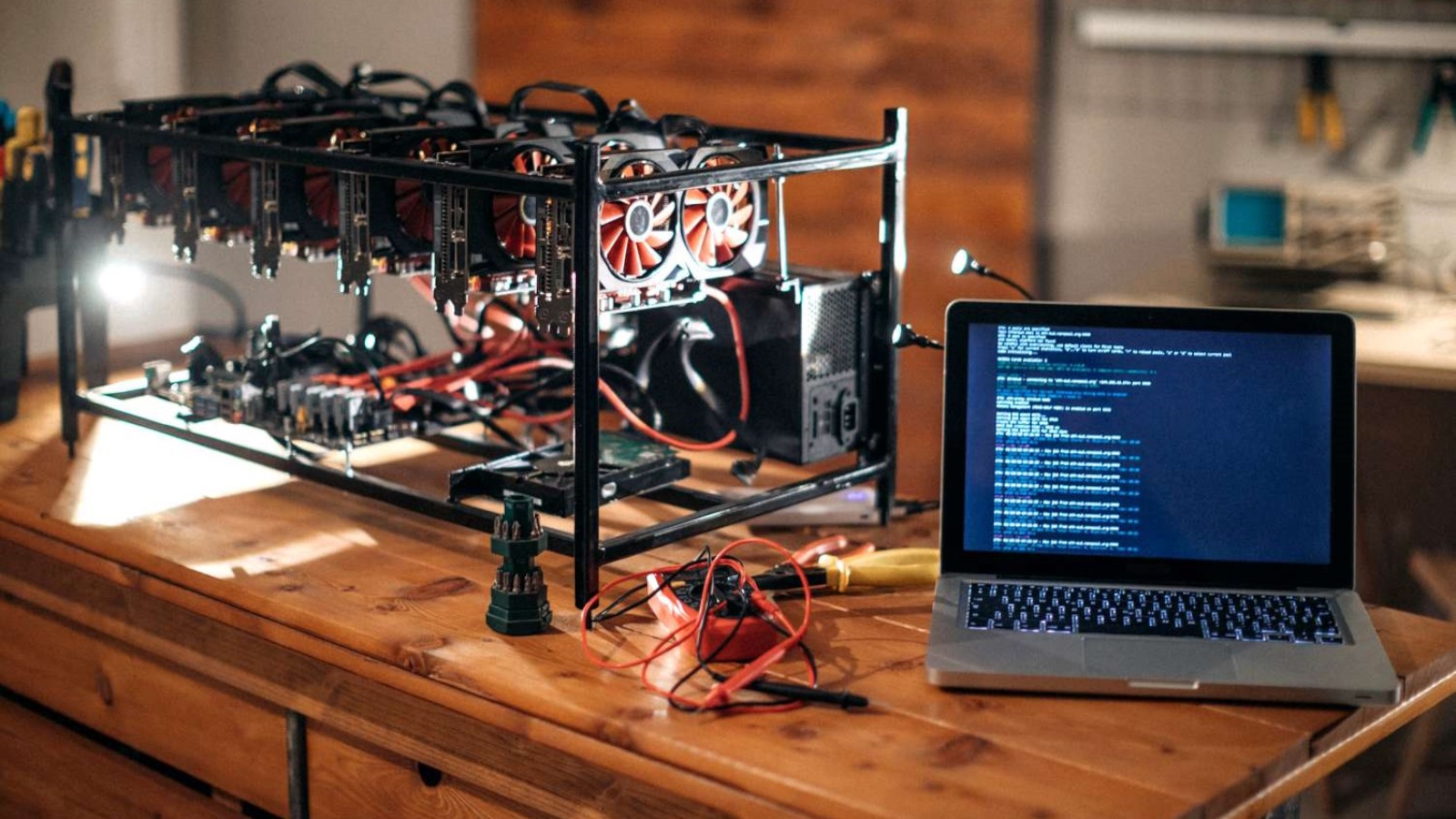 Mineração de Bitcoin (criptomoeda) em casa