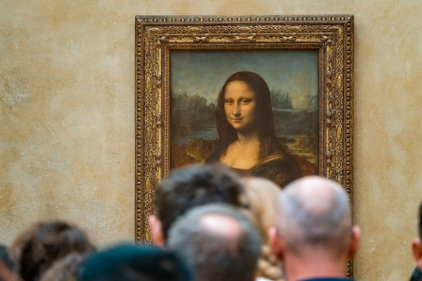 Mona Lisa é uma das obras mais famosas em exposição no Louvre • Unsplash