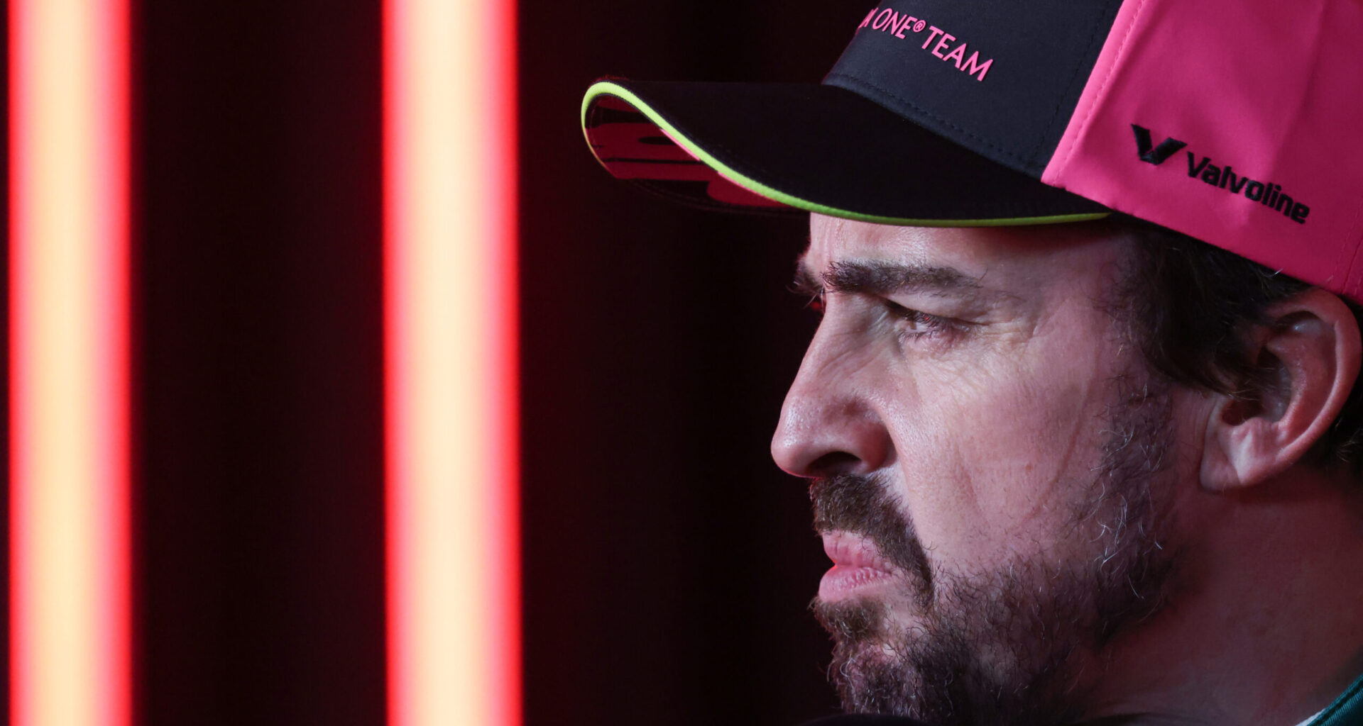 GP Las Vegas, Fernando Alonso: “Asfalto não cumpre os padrões e está no limite da segurança”
