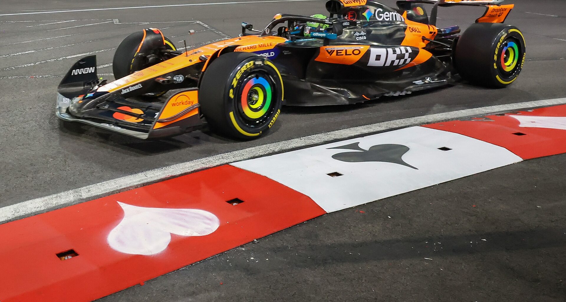 GP de Las Vegas, F1: Bailado de Vegas sorriu a Lando Norris, com uma espetacular pole