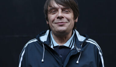 Morreu Gary Mounfield, ex-baixista dos The Stone Roses. Tinha 63 anos
