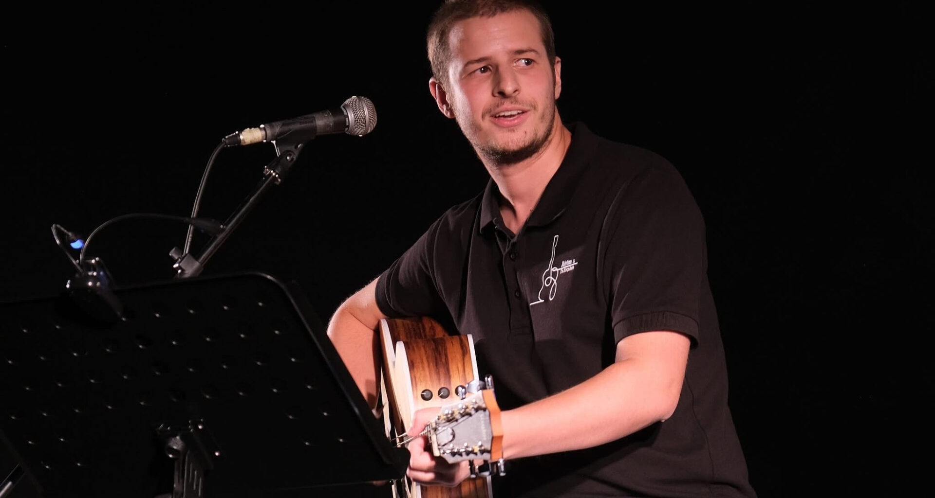 "Quando nascemos, antes de falarmos, cantamos"