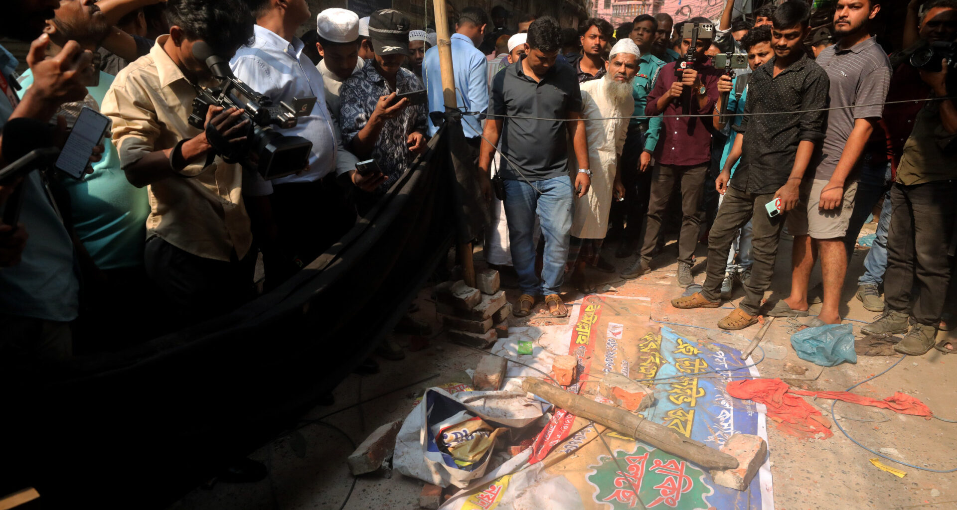 Balanço de terramoto no Bangladesh atualizado para 9 mortos e 300 feridos  