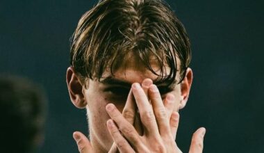 Nico Paz comemora gol marcado pelo Como no Campeonato Italiano