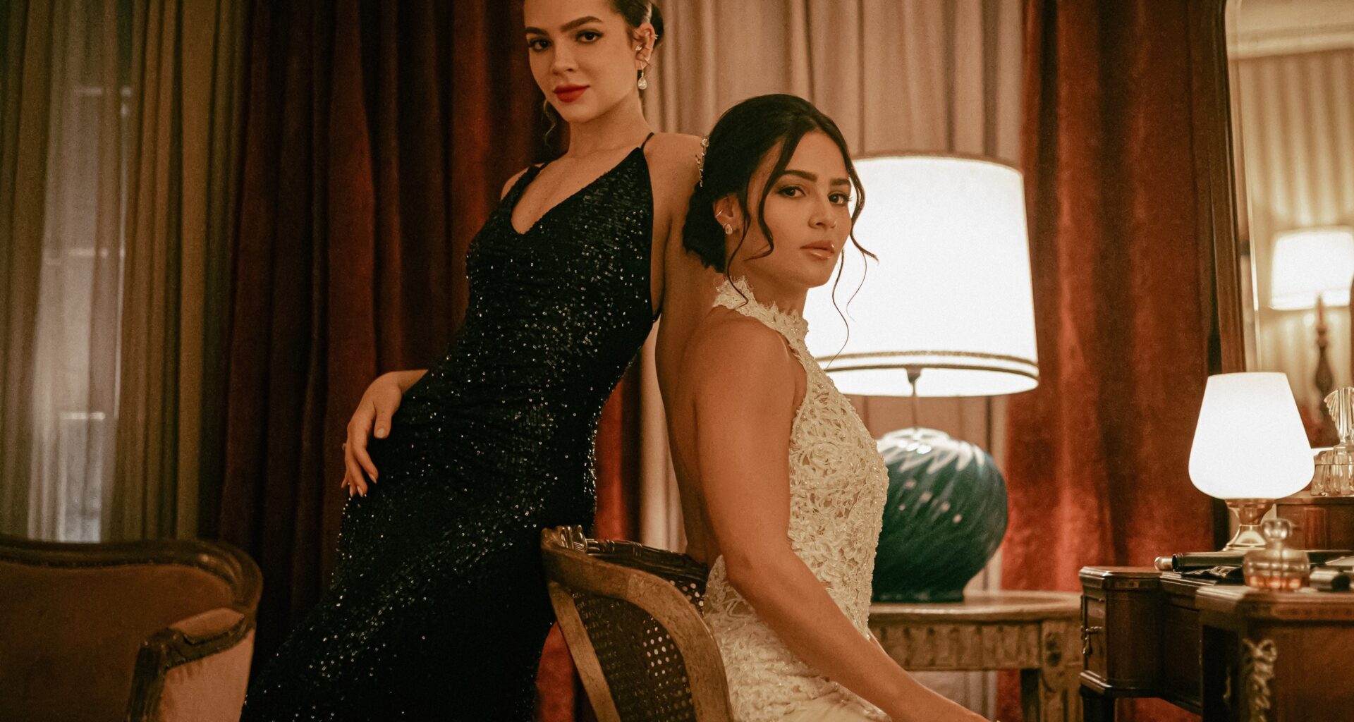 Mel Maia e Giullia Buscacio detalham bastidores das cenas íntimas com Xamã e Lamoglia