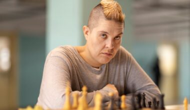 Atriz que vive Sandrão em Tremembé choca ao surgir sem caracteriz