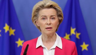 Europeus e africanos têm de reforçar parcerias num mundo conflituoso, diz Ursula von der Leyen