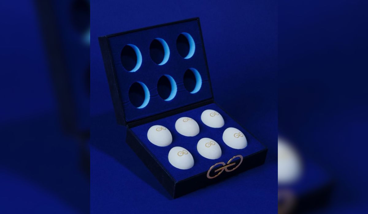 Os ovos vêm com a logo da marca, que lembra a da Gucci.