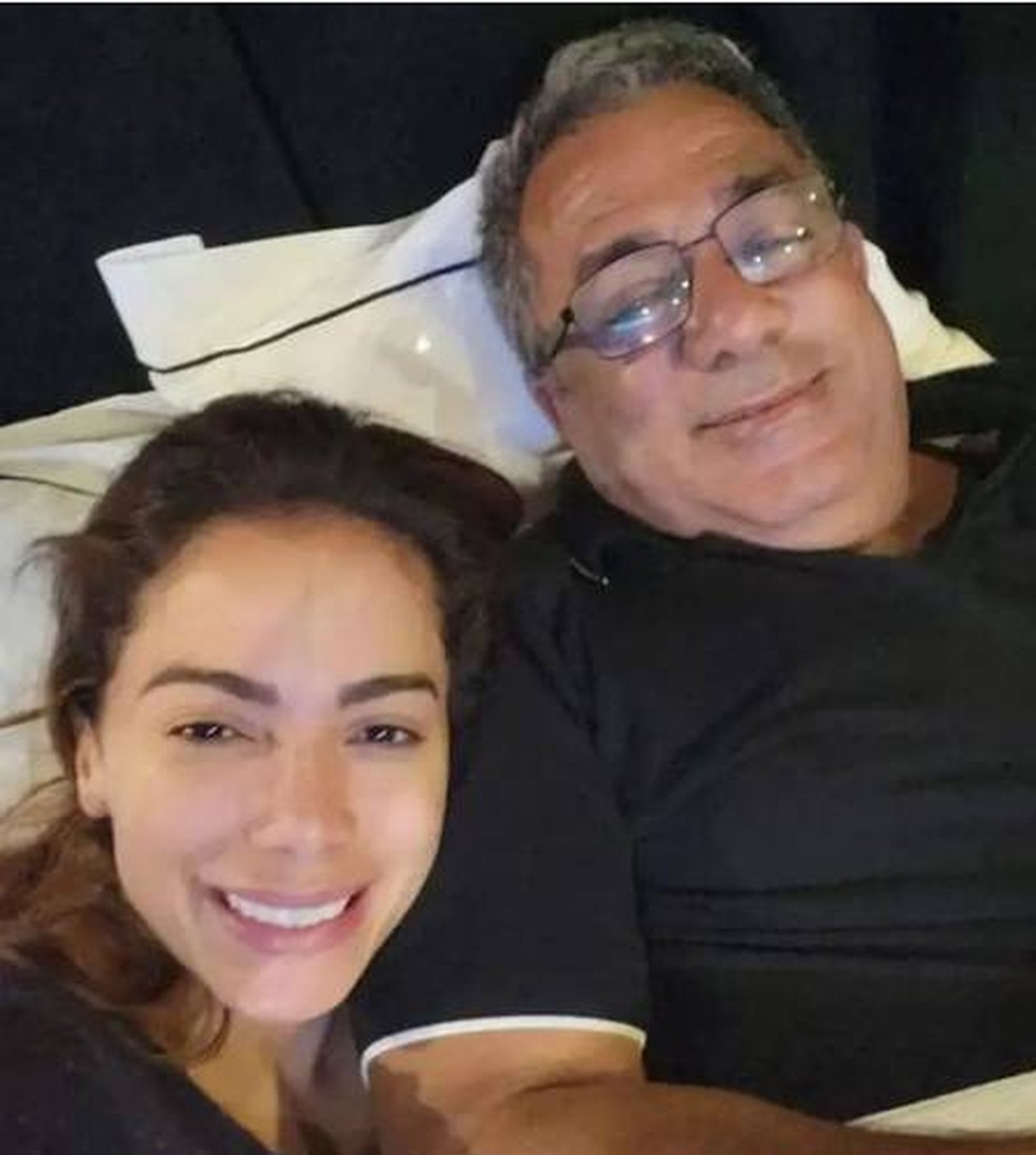 Mauro Machado, o Painito, e a cantora Anitta: 'Meu pai está 100% curado' — Foto: Reprodução Instagram