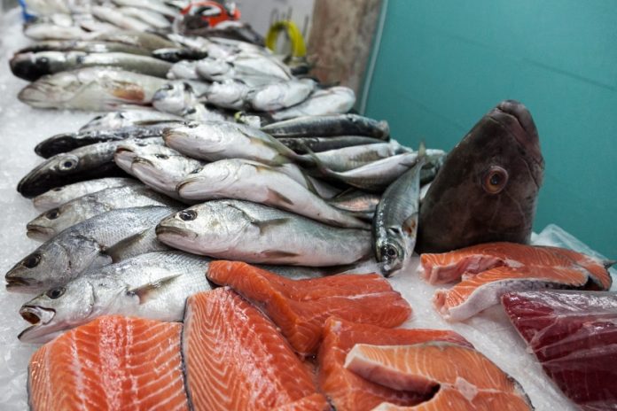 Nutricionista lista 7 alimentos que ajudam a espantar o mau humor