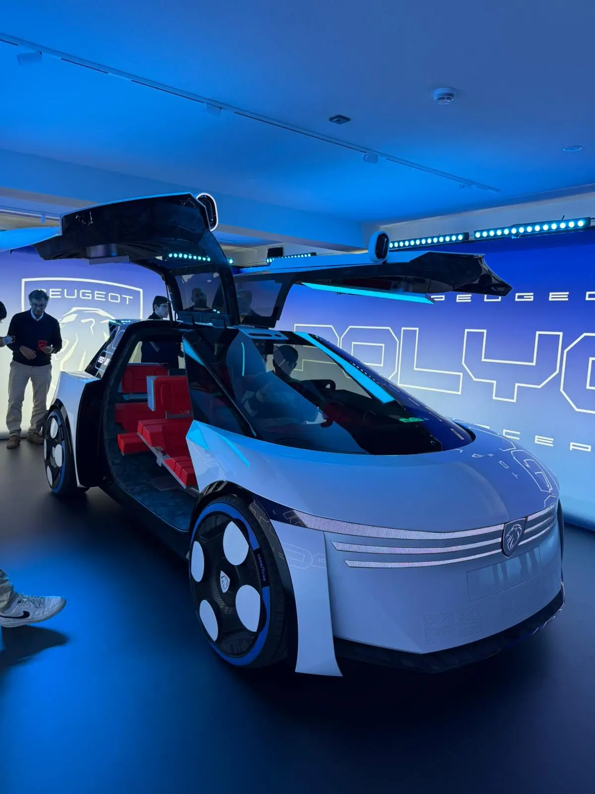 Peugeot Polygon Concept é o novo estudo de design que revela o futuro da marca! 18 Peugeot Polygon Concept é o novo estudo de design que revela o futuro da marca! 18