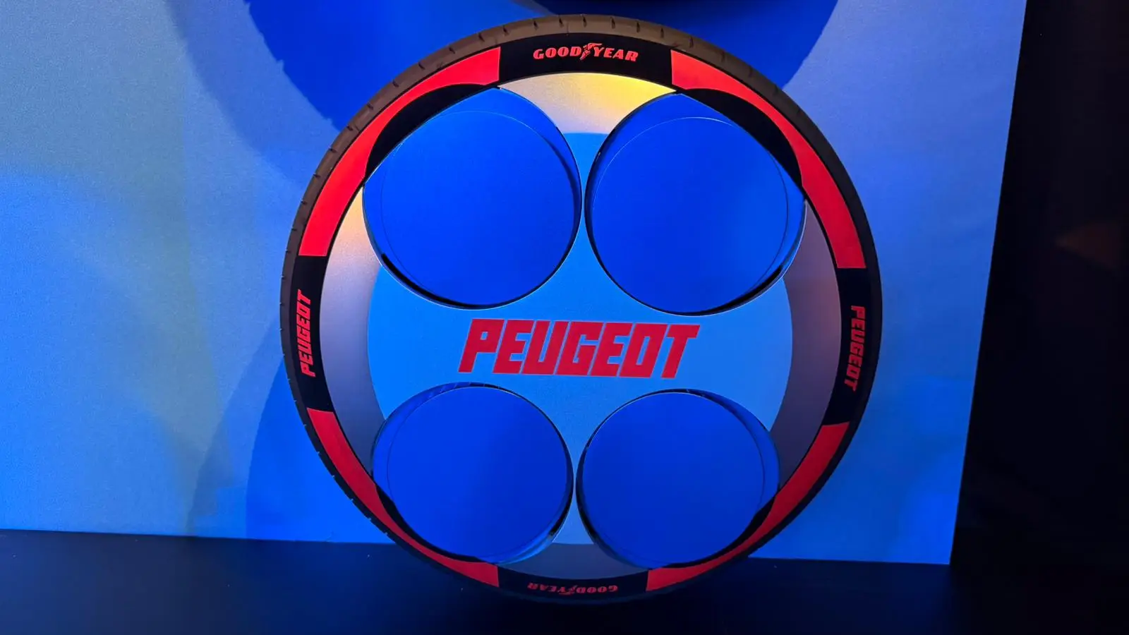 Peugeot Polygon Concept é o novo estudo de design que revela o futuro da marca! 14 Peugeot Polygon Concept é o novo estudo de design que revela o futuro da marca! 14