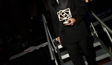 Nicolas Prattes fala da emoção de receber prêmio internacional por atuação em 'Mania de você': 'Rudá me exigiu muito'