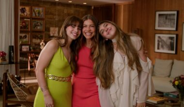 Grazi Massafera grava vinheta de fim de ano em sua casa ao lado da sobrinha e da filha