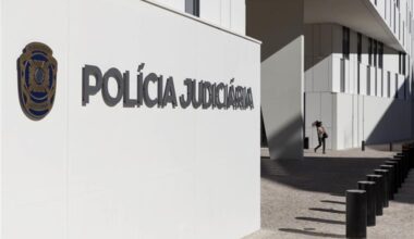 Corpo de homem encontrado “com sinais de morte violenta” junto a estação de serviço em Oeiras