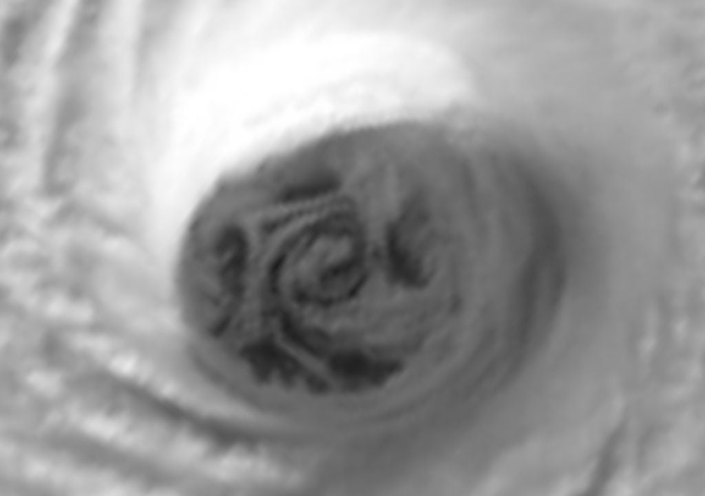 O olho do furacão Melissa captado pelo satélite GOES-19 revela mesovórtices em movimento, um fenómeno raro em ciclones intensos. Crédito: CIRA / NOAA