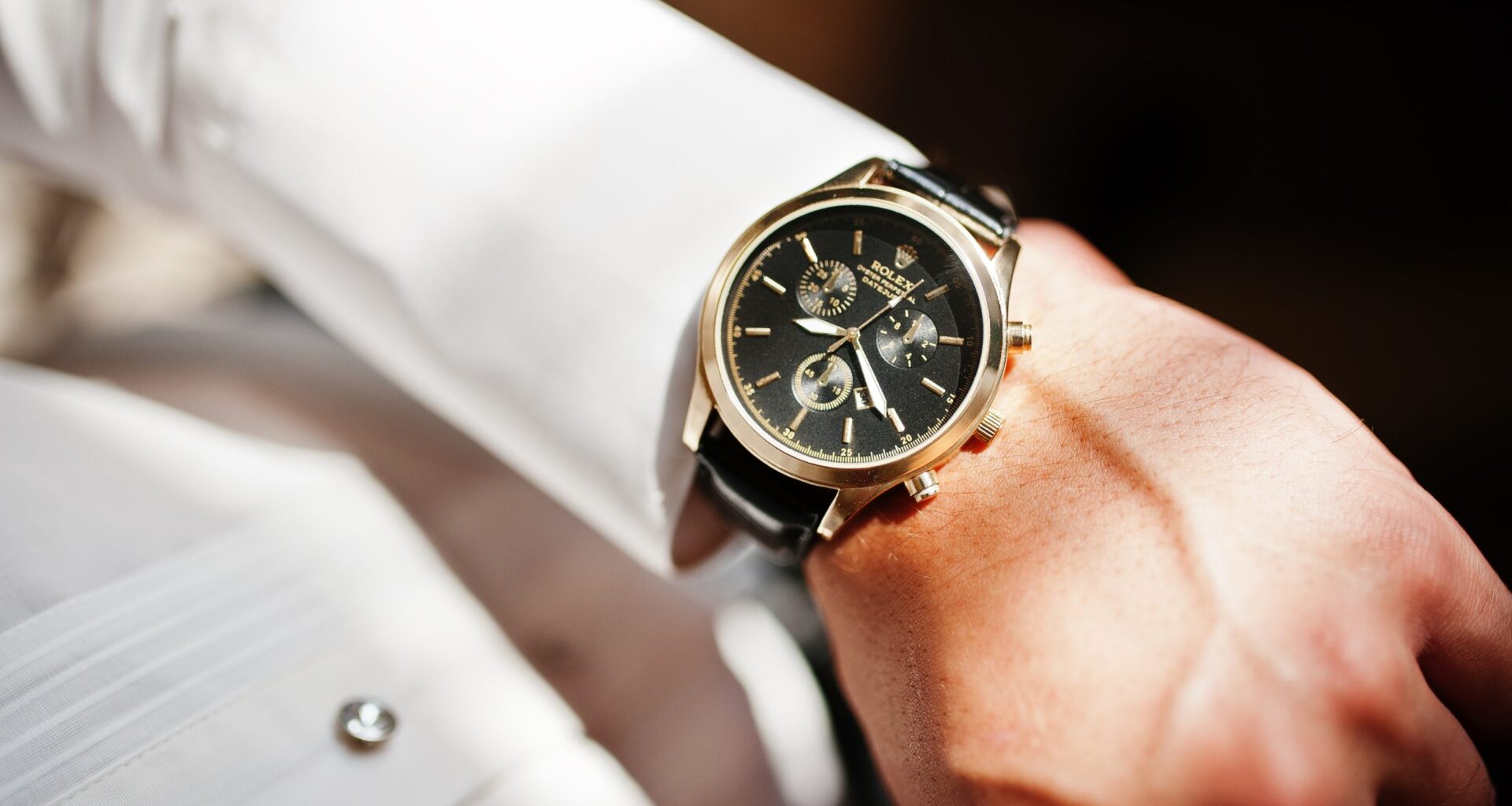 Assaltantes armados roubam relógio rolex em plena luz do dia no Parque Eduardo VII em Lisboa