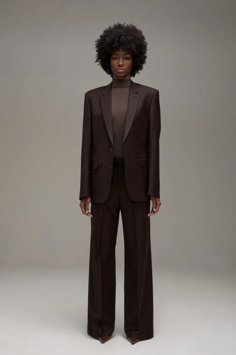 Blazer de alfaiataria tradicional, com tecido de lã importado, custa R$ 3.190,00 — Foto: Divulgação Mondepars