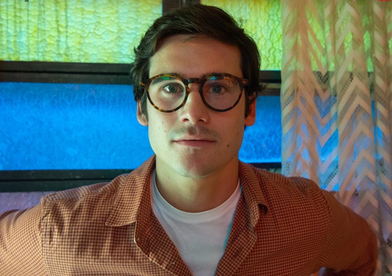 Nicolas Prattes caracterizado para 'Fuzuê', em 2023 — Foto: TV Globo/Estevam Avellar