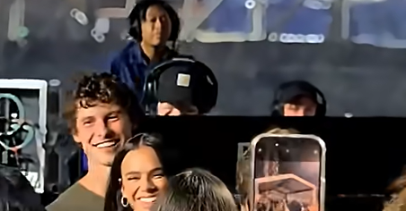 Shawn Mendes e Bruna Marquezine são flagrados juntos em show de Dua Lipa