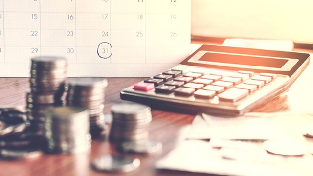 Portugueses que pagam contas a tempo são menos mas ficam acima da média europeia